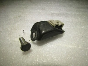 Mercedes E Class W210 96-02 E300 TD OM606 engine valve rocker cover clip mount - Picture 1 of 3