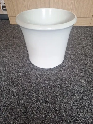 GROSSER ÜBERTOPF BLUMENTOPF weiß, Keramik, 26 cm O, 25 cm hoch - Bild 1 von 3