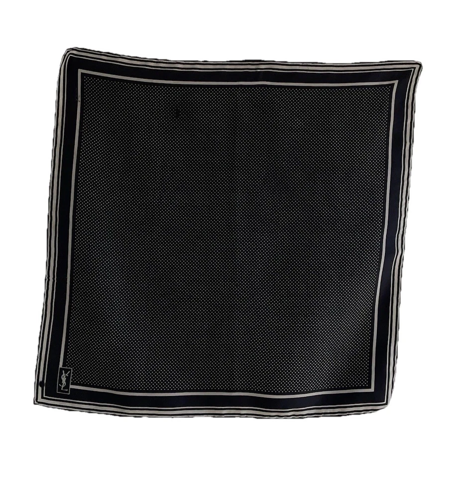 Bandana de seda azul YVES SAINT LAURENT con impresión de lunares enrollada a mano 17”/17” GC Foto 1 de 4