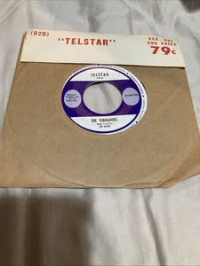 45 RPM THE TORNADOES Telstar b/w Jungle Fever LONDON 9561 - Imagen 1 de 6