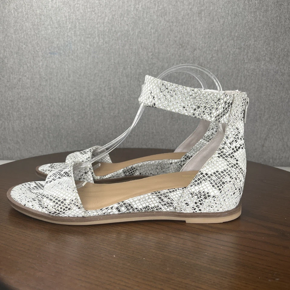 Seychelles Lofty Sandals Women's 9.5  Black White Leather Strappy Gladiator Shoe - Image 1 of 4