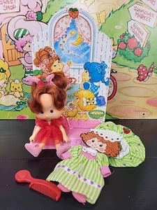 Vtg Strawberry Shortcake Herself Sleep OverDoll with Backdrop 2 Outfits 1991 - Picture 1 of 24