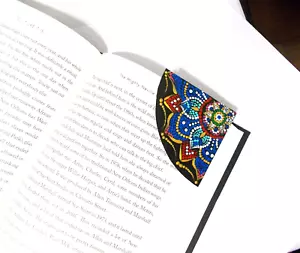 MANDALA DOT PAINTING- BOOKMARK /SHIMMER BLUE, GOLD, RED, PINK, GREEN ON BLACK - Imagen 1 de 3