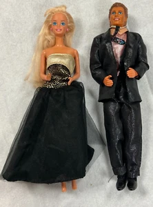 Barbie e Ken girovita e ginocchia pieghevoli - - Foto 1 di 18