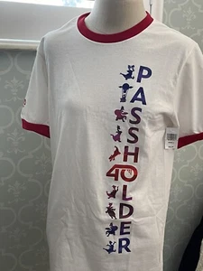 Disney EPCOT 40. Jubiläum Passholder 1. Oktober weiß neu mit Etikett Erwachsenen Shirt Figur - Bild 1 von 4