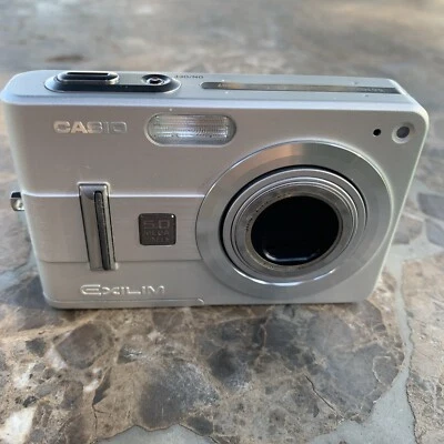 Casio Exilim EX-Z57 5.0MP Compact Digital Camera Silver Read - Image 1 of 4