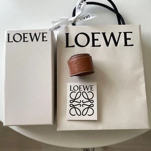 LOEWE Anagrama Repujado Clásico Cuero de Becerro Pulsera a Presión Marrón Usado con Caja - Imagen 1 de 14