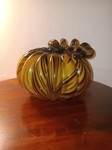 Calabaza de vidrio soplado dorado y marrón 8" X 6" - Imagen 1 de 7