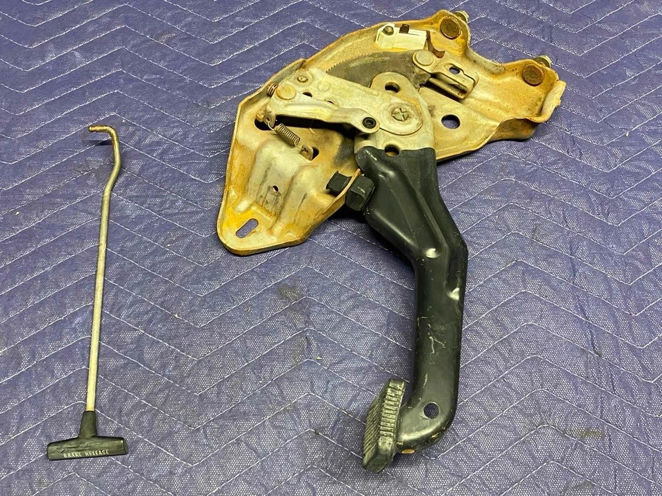 73-87 Chevy GMC Carrocería Cuadrada Camión MONTAJE PEDAL FRENO ESTACIONAMIENTO 73-91 K5 Blazer Foto 1 de 4