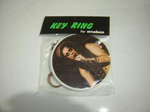 ALICE COOPER KEY RING KEY CHAIN 1973 SEALED ANABAS VINTAGE SUPER RARE UNPUNCHED - Picture 1 of 4