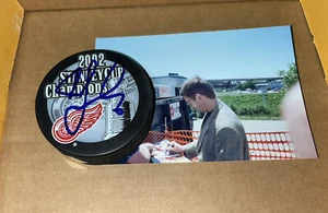 IGOR LARIONOV Signed 2002 Stanley Cup Champions Detroit Red Wings Puck w/ PROOF - Picture 1 of 2