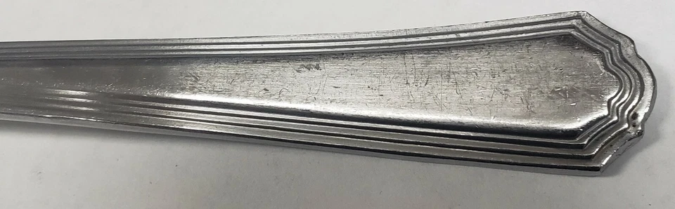 Cubiertos de acero inoxidable Martha Stewart Magnolia a tu elección  Foto 1 de 1