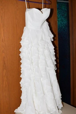 Vestido de novia, color crema, hecho a mano, gasa, crepé, en capas, sin tirantes Foto 1 de 2