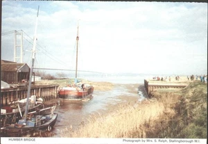 BARTON-UPON-HUMBER, HUMBER BRIDGE, Lincolnshire - Vintage POSTCARD - Picture 1 of 2