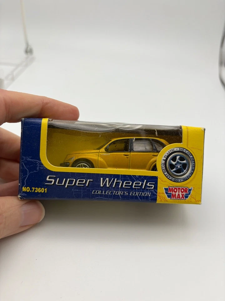 Motormax 1976 Chevrolet Vega 1:64 Diecast Car