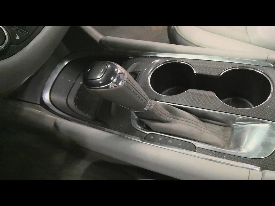 Conjunto de palanca de cambios de transmisión automática usado se adapta a: Chevrolet Malibu Gr 2016 Foto 1 de 4