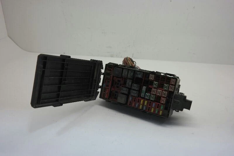 2000 - 2004 FORD F150 Fuse Box Engine Heritage VIN L 8th Digit 2V OEM - Image 1 of 4