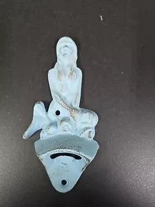 Abridor de botellas Mermaid de hierro fundido montado en la pared azul claro - Imagen 1 de 5