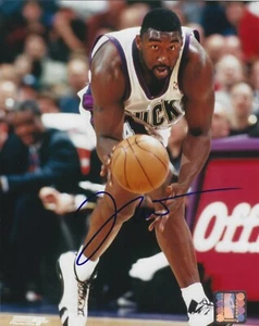 Signed 8x10 ROBERT TRACTOR TRAYLOR Milwaukee Bucks Autographed Photo - COA - Picture 1 of 1