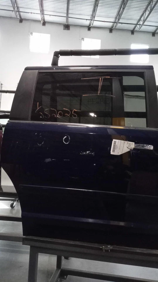 Used Rear Right Door Assembly Rear Side fits: 2014 Volkswagen Routan electric Re - Image 1 of 4