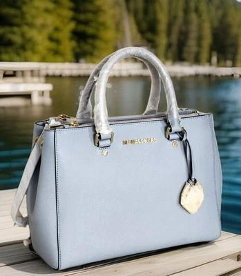 🌞BOLSO MONEDERO MEDIANO DE CUERO SAFFIANO AZUL PÁLIDO MICHAEL KORS SUTTON🌺¡NUEVO CON ETIQUETAS! Foto 1 de 4