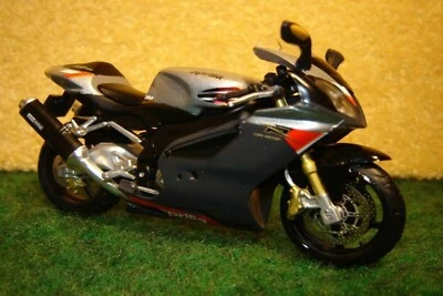 1:24 Aprilia RSV 1000 R Silber ALTAYA 02662 - Bild 1 von 2