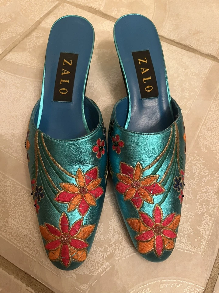 Zapatos de salón Zalo verde azulado turquesa gamuza bordado floral 7,5 M hechos en España Foto 1 de 4