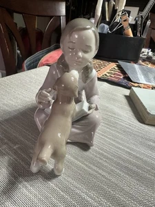 Lladro Porzellan Figur Mädchen liest Hund vor. Sei nicht ungeduldig. - Bild 1 von 5