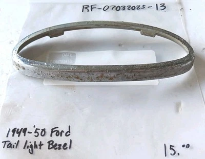 Bisel de luz trasera personalizado original Ford 1949-1950 - cromo #8A-13448 Foto 1 de 4