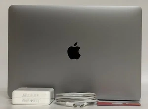 2017 13-inch MacBook Pro 2.3 GHz i5 16GB 128GB Iris Plus Graphics 640 MPXQ2LL/A - Picture 1 of 5