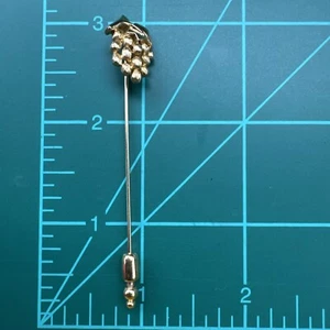 Vintage Trifari Stick Pin Grapes Fruit Signed Gold Original Cluster Brooch 0611 - Picture 1 of 4
