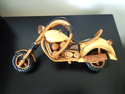 Escultura de madera para motocicleta de 13 pulgadas Hecho en Tailandia Foto 1 de 4