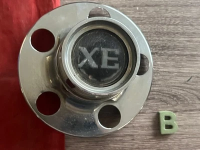 #B 1) Tapacubos centrales cromados para rueda Dodge Magnum XE 1978-1979 OEM 3766038 Foto 1 de 4