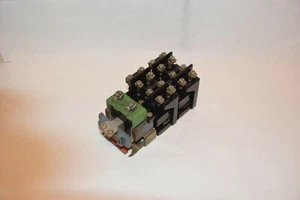CONTACTOR DE ILUMINACIÓN EN BOBINA GE CR2810A14AY 600V 10A 115V 60Hz - Imagen 1 de 5