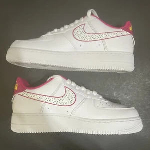 Sz 11 - NIKE WMNS AIR FORCE 1 ‘07 LX ‘DRAGON FRUIT’ MENS 9.5  2022 NEW - Picture 1 of 14