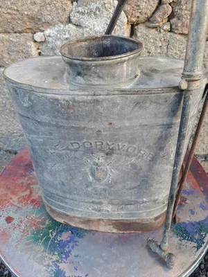 Ancien pulvérisateur Vermorel LE DORYVORE en cuivré avec lancé - Photo 1/4
