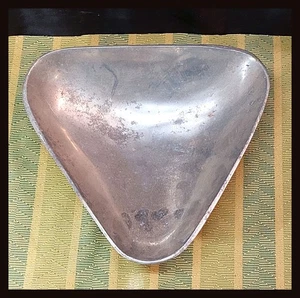 Schwere dreilappige Obstschale aus Aluminiumguss - hell polierte Oberfläche 91/2 Zoll quer - Bild 1 von 8