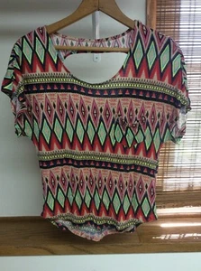 Kirra Women's Size XS Multicolored Geometric Print Short Sleeve Shirt Top CUTE! - Picture 1 of 7