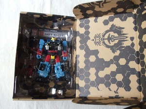 Hasbro Transformers War for Cybertron Trilogy Hot Shot WFC-GS09 New - Picture 1 of 2