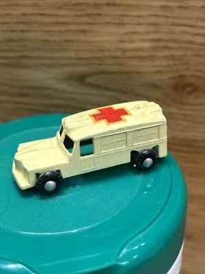 Ambulancia militar Daimler años 50 hecha en Japón Foto 1 de 4