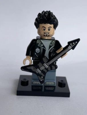 100% Lego Rocker ROCK STAR con GUITARRA Eléctrica ML Pelo con Picos Robar Puntera Botas Foto 1 de 4