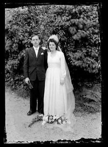 Retrato Boda Mariés Ramo Flores Jardin - Antiguo Negativos Foto An. - Picture 1 of 1