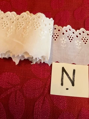 1,80 mètre de broderie anglaise (réf. N). - Photo 1/2