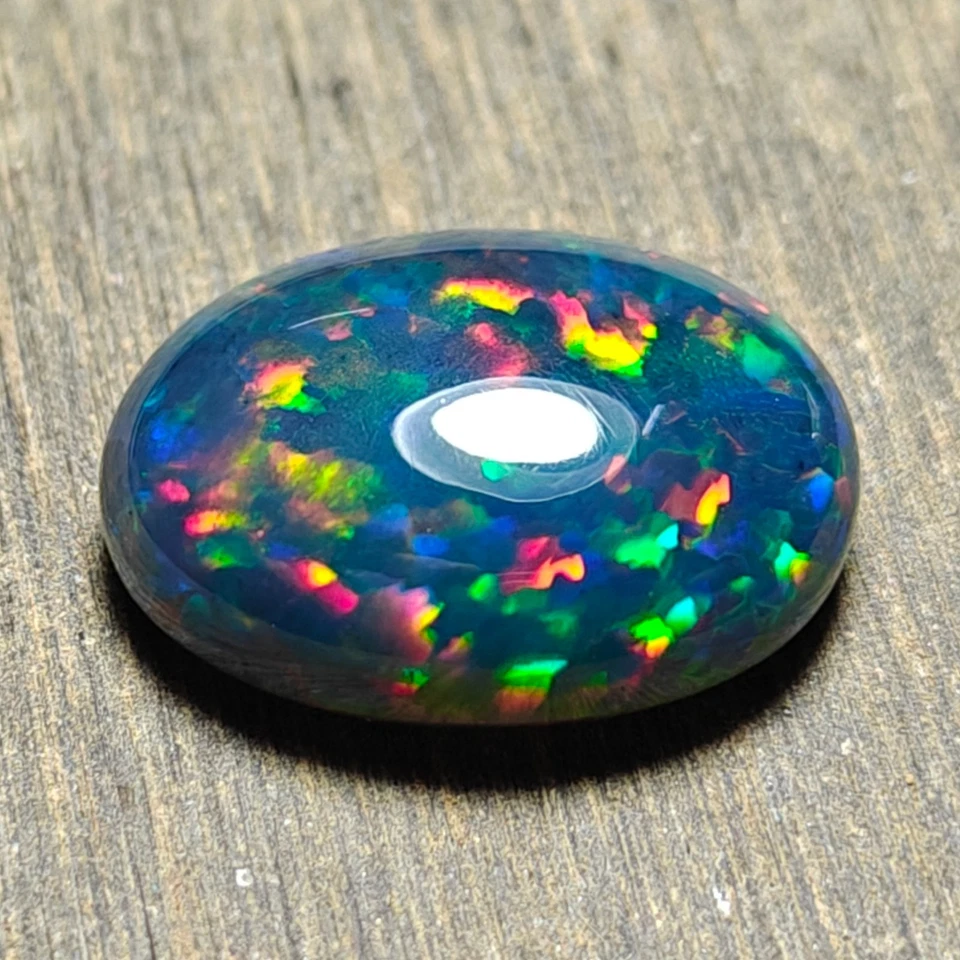 AAA+ Galaxy Ópalo de Fuego, Cabujón Ópalo Negro Etíope, Ópalo Forma Ovalada 8,20 ct. Foto 1 de 4