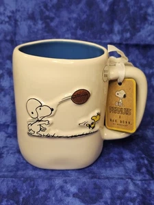 Taza de café Peanuts nueva Rae Dunn 2025 Peanuts Snoopy temporada de fútbol blanco azul - Imagen 1 de 6
