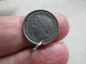 ANTIQUE VINTAGE 1948 DUTCH SILVER COIN METAL 10 CENT TOKEN FOB CHARM BRACELET  - Picture 1 of 3