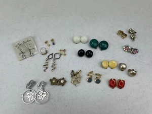 JOBLOT MIX 14 PAIRS VINTAGE CLIP ON EARRINGS + A PAIR PIERCED GOLD STUDS GC - Picture 1 of 9