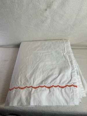 Garnet HIll Signature Scalloped Embroidered Percale Flat Queen Sheet  White - Image 1 of 4