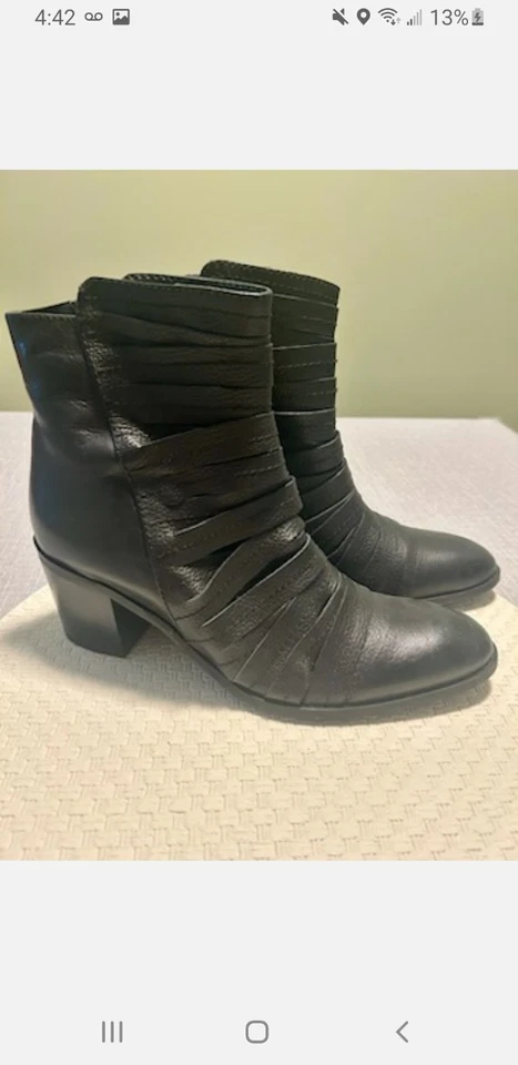 Botines Negros De Colección Talla 8.5 Dos Labios Cuero Grueso Años 90 Y2K Botines Usados en Excelente Condición  Foto 1 de 4
