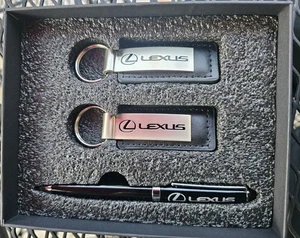 New Lexus Luxury Gift Set Box: 2 Black Leather Key Chains & Twist Ballpoint Pen - Bild 1 von 3